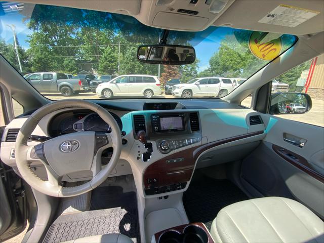 2012 Toyota Sienna XLE V6 8 Passenger