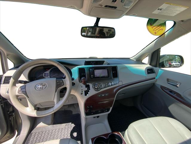 2012 Toyota Sienna XLE V6 8 Passenger