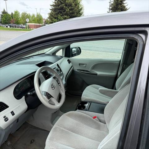 2013 Toyota Sienna LE 7 Passenger