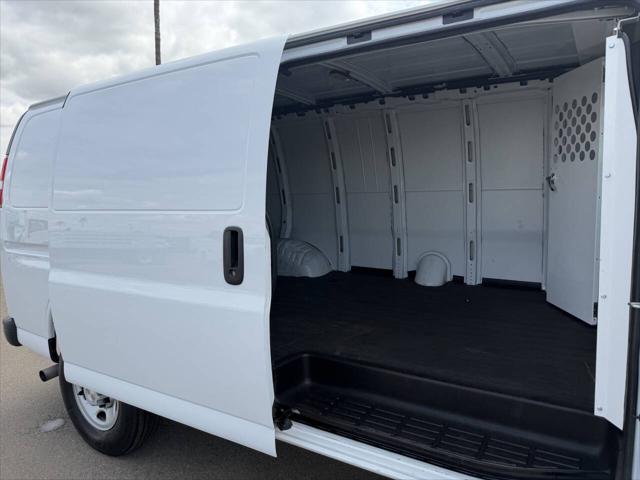 2022 Chevrolet Express Cargo Van RWD 2500 Extended Wheelbase WT