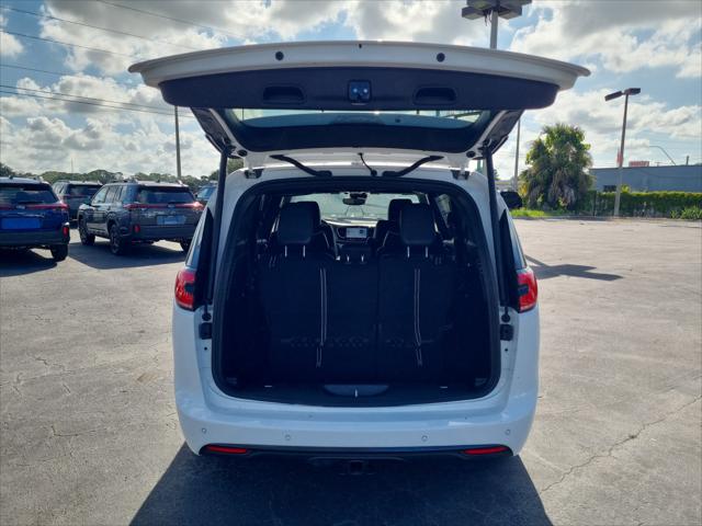 2027 Chrysler Pacifica Limited