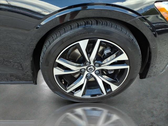 2024 Volvo S60 B5 Plus Dark Theme