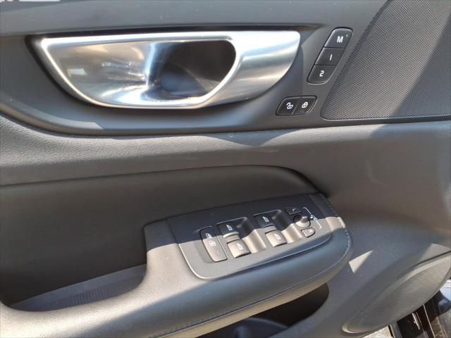 2024 Volvo S60 B5 Plus Dark Theme