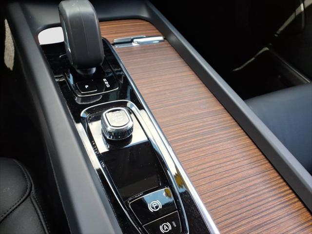 2024 Volvo S60 B5 Plus Dark Theme