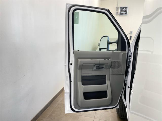 2027 Ford E-Series Cutaway E-350 SRW 138 WB