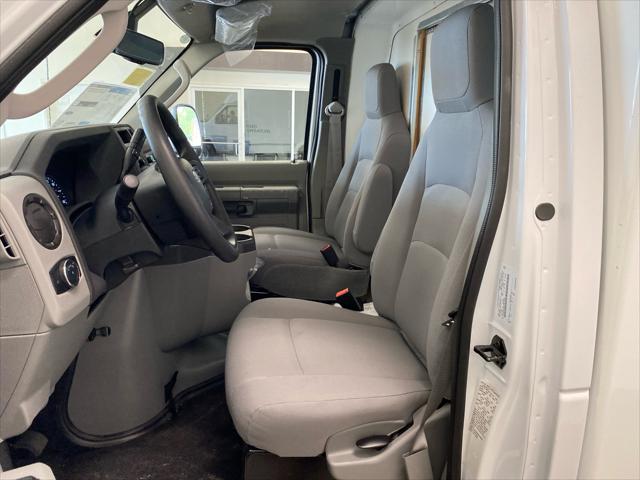2027 Ford E-Series Cutaway E-350 SRW 138 WB
