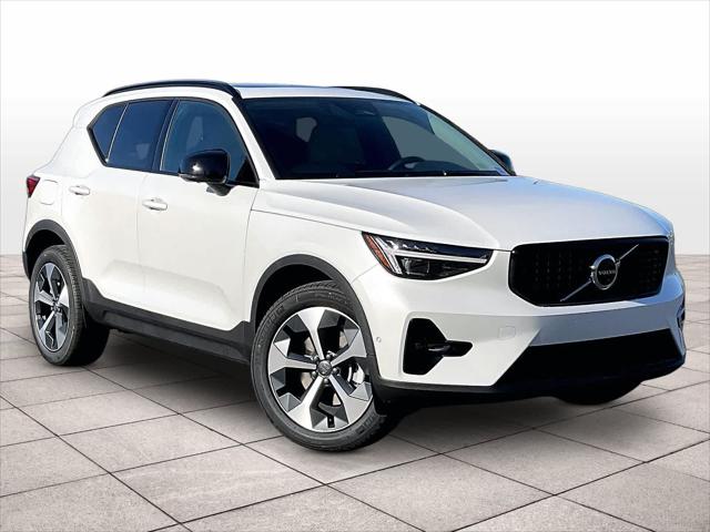 2026 Volvo XC40 Plus, B5 AWD Gas (mild hybrid), Dark