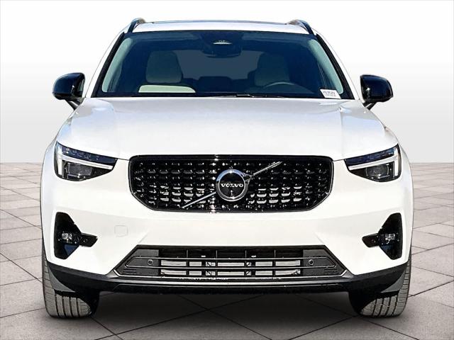 2026 Volvo XC40 Plus, B5 AWD Gas (mild hybrid), Dark