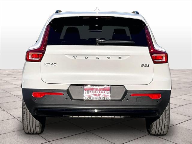2026 Volvo XC40 Plus, B5 AWD Gas (mild hybrid), Dark