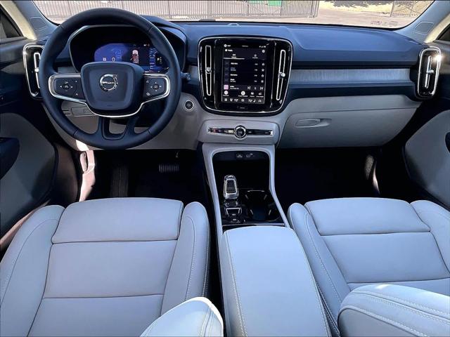 2026 Volvo XC40 Plus, B5 AWD Gas (mild hybrid), Dark