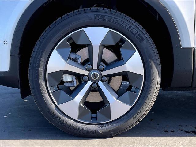 2026 Volvo XC40 Plus, B5 AWD Gas (mild hybrid), Dark