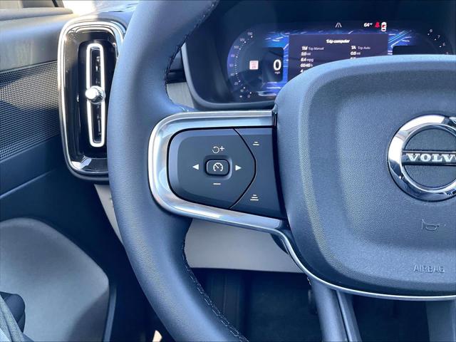 2026 Volvo XC40 Plus, B5 AWD Gas (mild hybrid), Dark