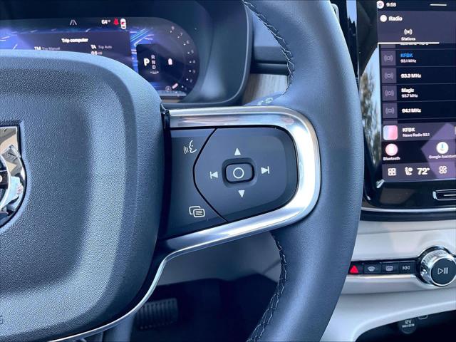 2026 Volvo XC40 Plus, B5 AWD Gas (mild hybrid), Dark