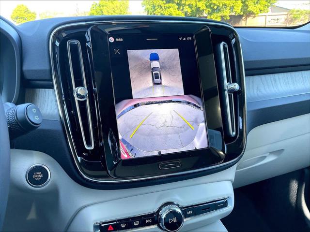 2026 Volvo XC40 Plus, B5 AWD Gas (mild hybrid), Dark