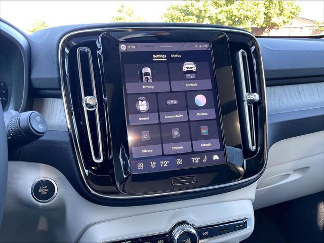 2026 Volvo XC40 Plus, B5 AWD Gas (mild hybrid), Dark