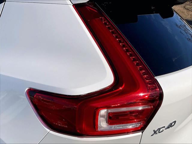 2026 Volvo XC40 Plus, B5 AWD Gas (mild hybrid), Dark