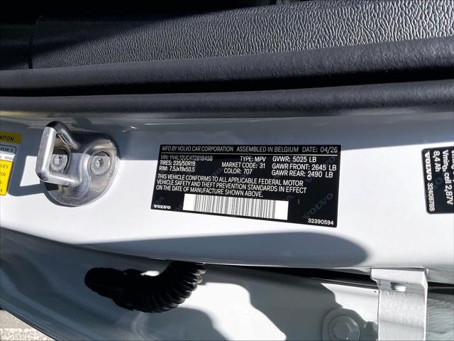 2026 Volvo XC40 Plus, B5 AWD Gas (mild hybrid), Dark