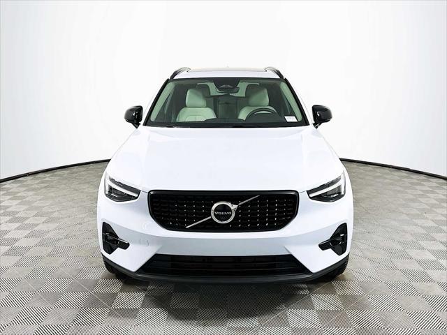 2026 Volvo XC40 Ultra, B5 AWD Gas (mild hybrid), Dark