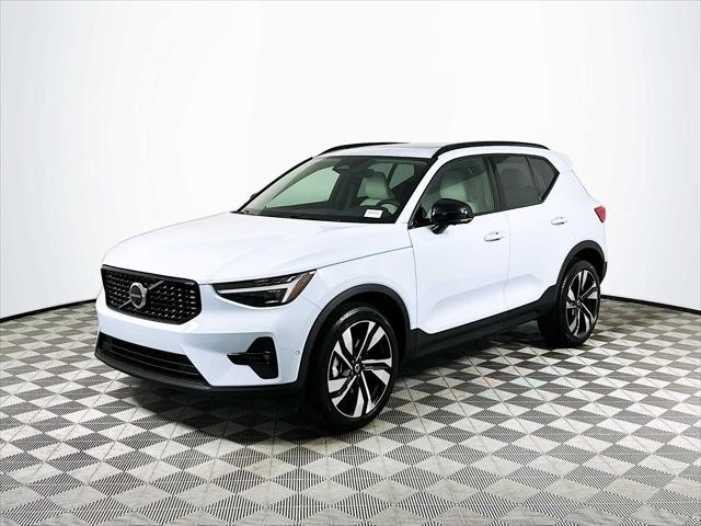 2026 Volvo XC40 Ultra, B5 AWD Gas (mild hybrid), Dark