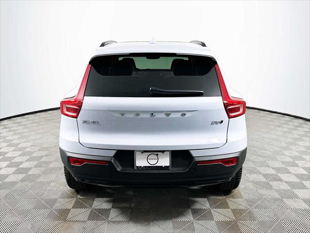 2026 Volvo XC40 Ultra, B5 AWD Gas (mild hybrid), Dark