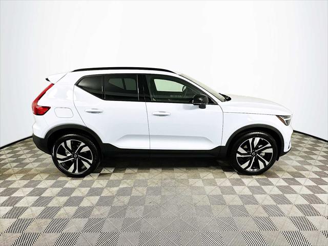 2026 Volvo XC40 Ultra, B5 AWD Gas (mild hybrid), Dark