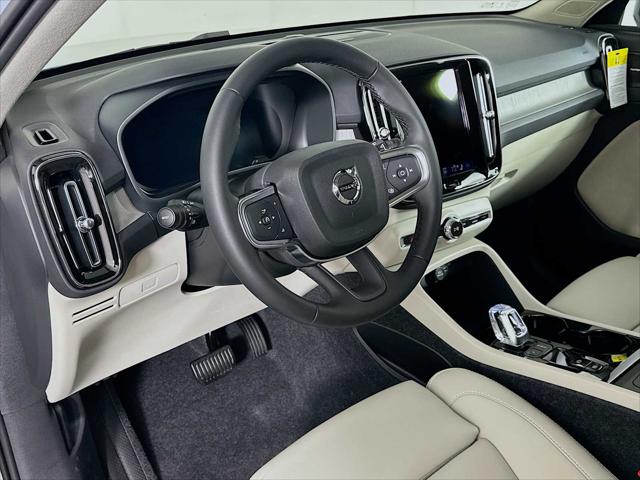 2026 Volvo XC40 Ultra, B5 AWD Gas (mild hybrid), Dark