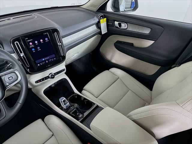2026 Volvo XC40 Ultra, B5 AWD Gas (mild hybrid), Dark