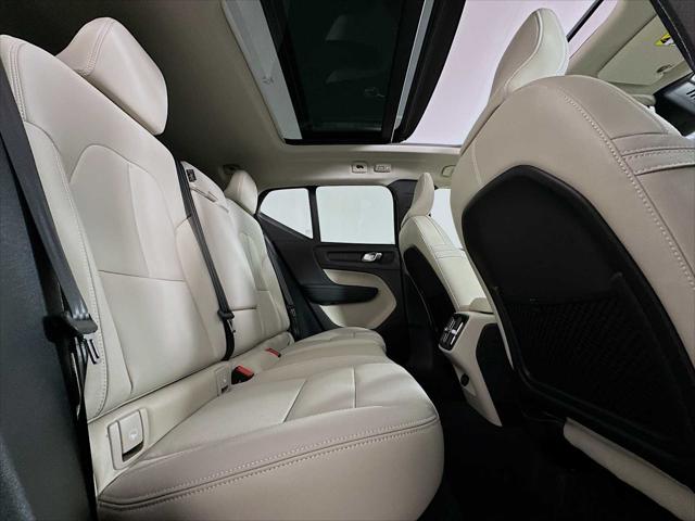 2026 Volvo XC40 Ultra, B5 AWD Gas (mild hybrid), Dark