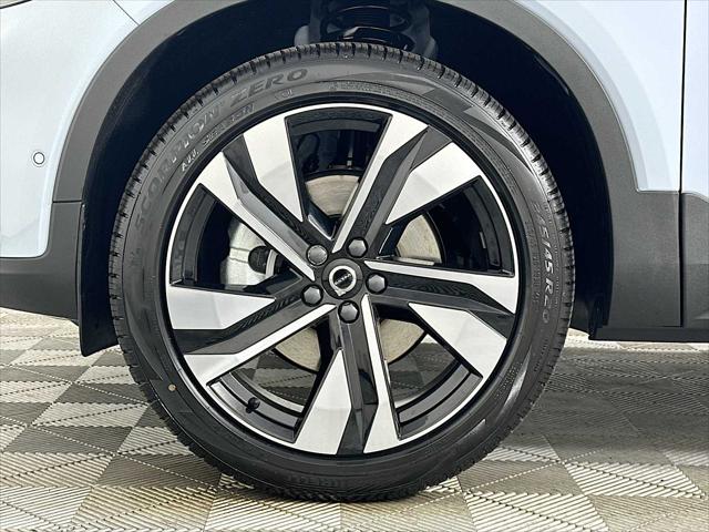2026 Volvo XC40 Ultra, B5 AWD Gas (mild hybrid), Dark