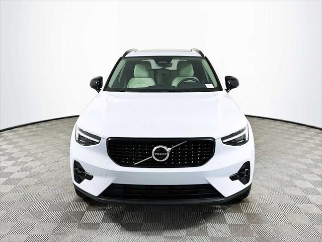 2026 Volvo XC40 Ultra, B5 AWD Gas (mild hybrid), Dark