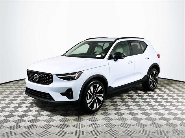2026 Volvo XC40 Ultra, B5 AWD Gas (mild hybrid), Dark