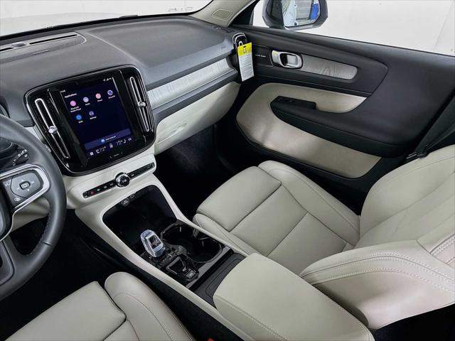 2026 Volvo XC40 Ultra, B5 AWD Gas (mild hybrid), Dark