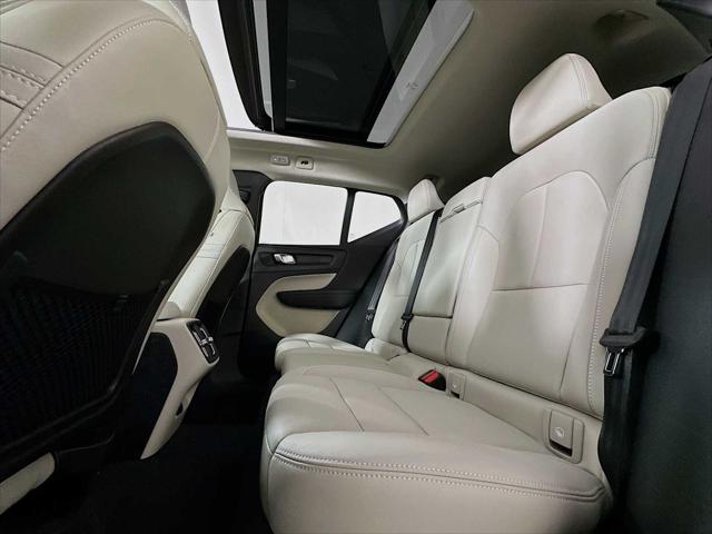 2026 Volvo XC40 Ultra, B5 AWD Gas (mild hybrid), Dark