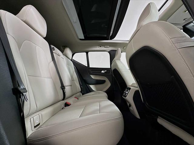 2026 Volvo XC40 Ultra, B5 AWD Gas (mild hybrid), Dark