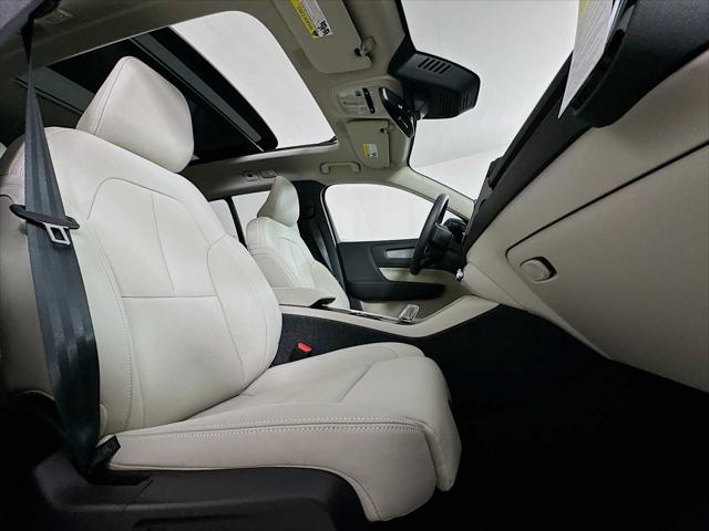 2026 Volvo XC40 Ultra, B5 AWD Gas (mild hybrid), Dark