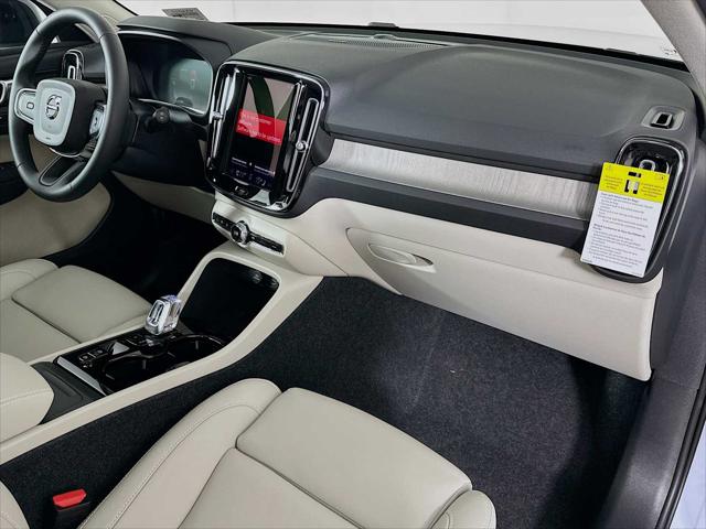 2026 Volvo XC40 Ultra, B5 AWD Gas (mild hybrid), Dark