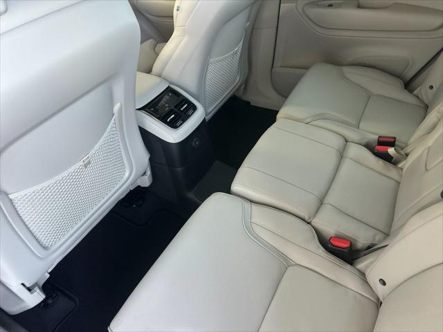 2026 Volvo XC90 Plug-In Hybrid Ultra, T8 AWD, Electric/Gasoline, Bright, 7 Seats