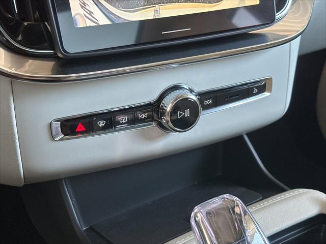 2026 Volvo XC90 Plug-In Hybrid Ultra, T8 AWD, Electric/Gasoline, Bright, 7 Seats
