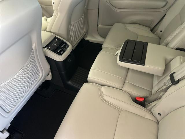 2026 Volvo XC90 Plug-In Hybrid Ultra Dark Theme, T8 AWD, Electric/Gasoline, 7 Seats