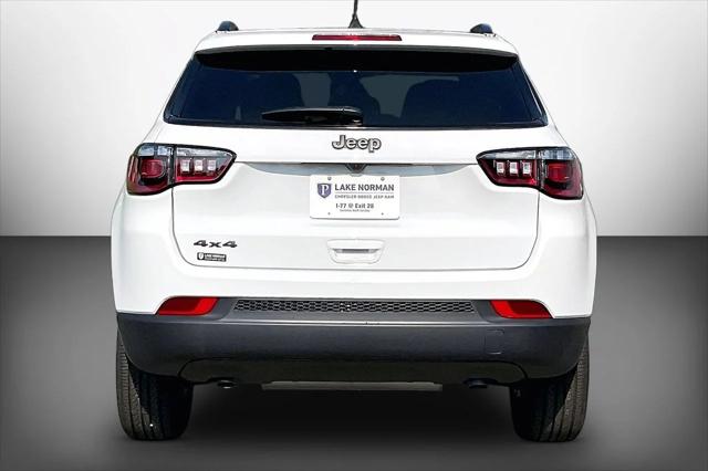 New 2026 Bright White Clear-Coat Exterior Paint Jeep Latitude image 7