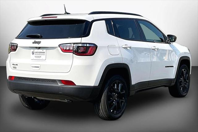 New 2026 Bright White Clear-Coat Exterior Paint Jeep Latitude image 8