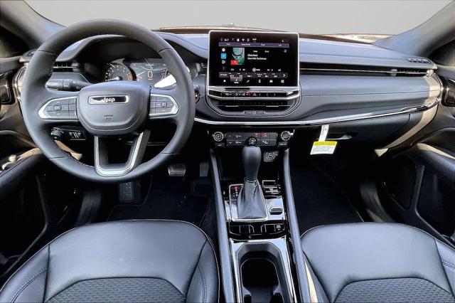 New 2026 Bright White Clear-Coat Exterior Paint Jeep Latitude image 9