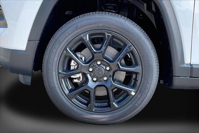 New 2026 Bright White Clear-Coat Exterior Paint Jeep Latitude image 29