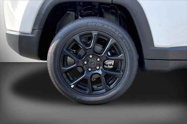 New 2026 Bright White Clear-Coat Exterior Paint Jeep Latitude image 32