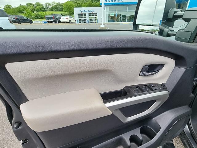 2023 Nissan Titan Crew Cab SV 4x4