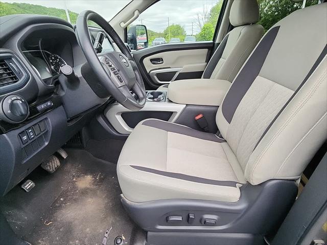 2023 Nissan Titan Crew Cab SV 4x4