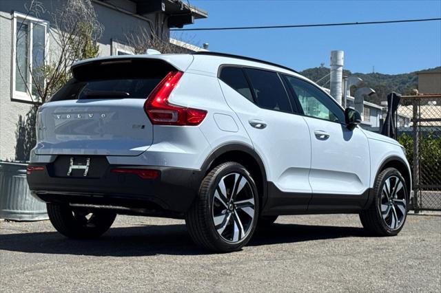 2026 Volvo XC40 Plus, B5 AWD Gas (mild hybrid), Dark