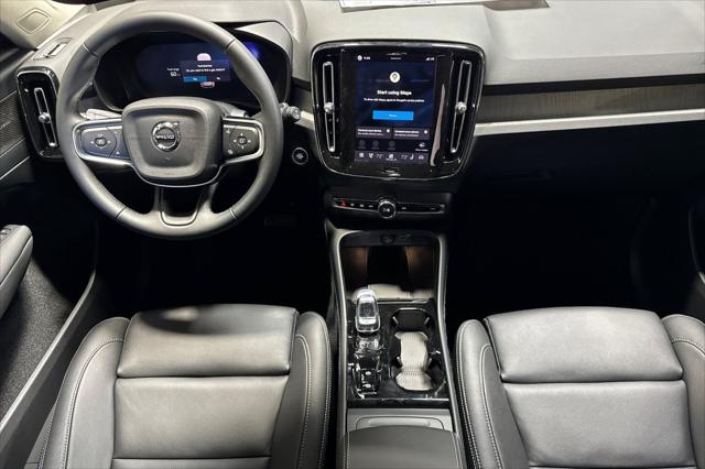2026 Volvo XC40 Plus, B5 AWD Gas (mild hybrid), Dark