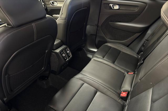 2026 Volvo XC40 Plus, B5 AWD Gas (mild hybrid), Dark