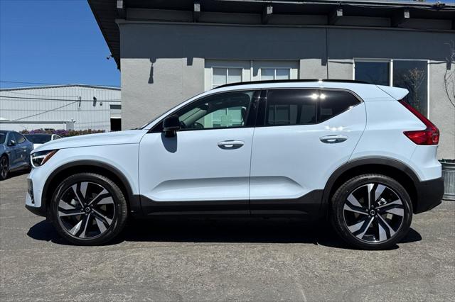 2026 Volvo XC40 Plus, B5 AWD Gas (mild hybrid), Dark